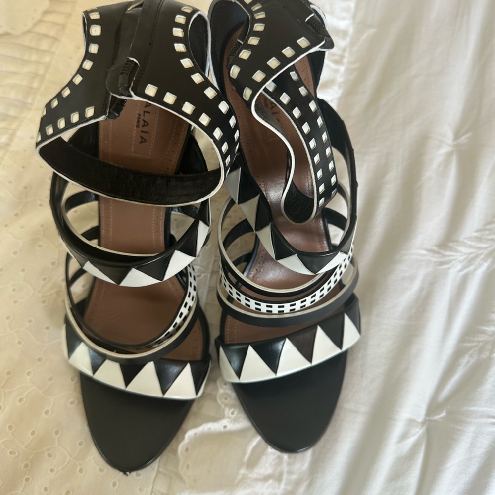 Alaia Black and White Patterned Sandals
